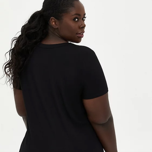 🖤 NEW Torrid Super Soft Cutout / Slashed Top Size 2 - Picture 2 of 11